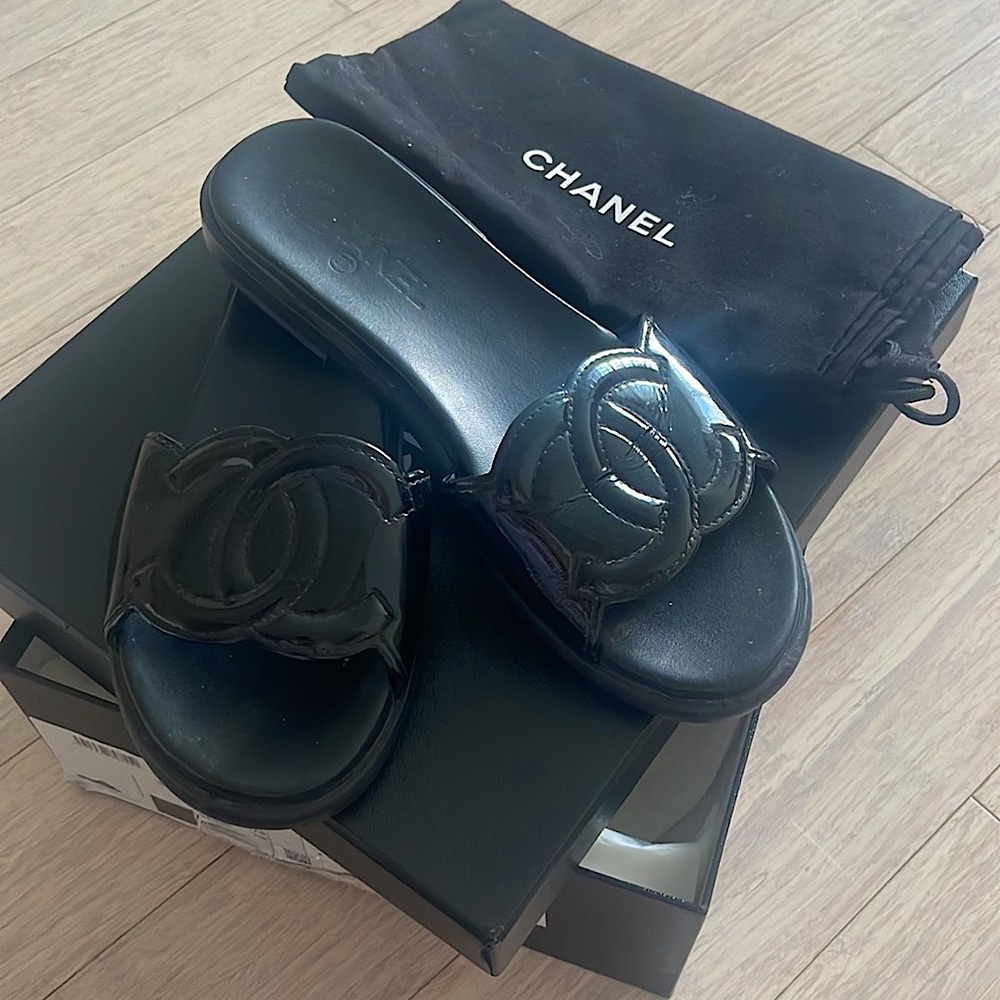 COPY - Authentic Black Chanel slippers, size 39, patent calfskin